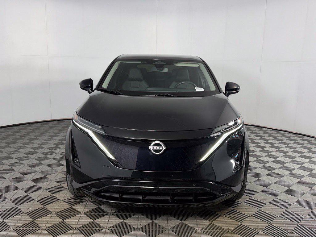 Used 2023 Nissan Ariya AWD image 2