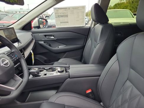 Used 2026 Nissan Rogue Platinum w/ Platinum Premium Package image 8