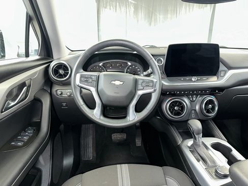 Used 2025 Chevrolet Blazer LT AWD/4WD image 2