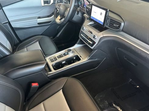 Certified 2023 Ford Explorer XLT w/ Equipment Group 202A RWD image 19