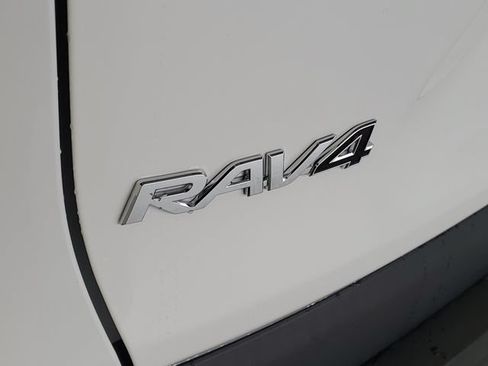 Used 2021 Toyota RAV4 XLE FWD image 8