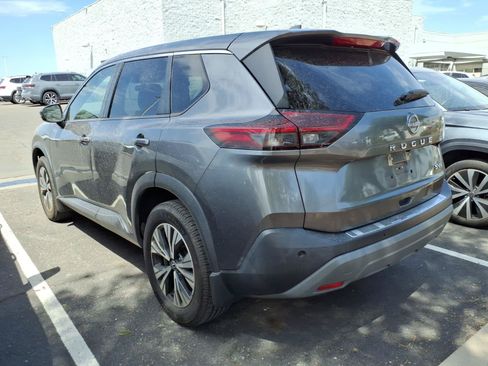 Used 2022 Nissan Rogue SV FWD image 2