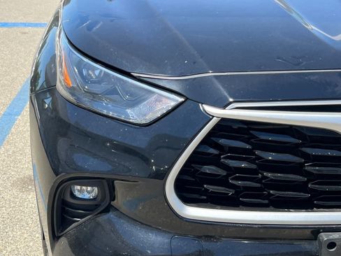 Used 2023 Toyota Highlander LE FWD image 14