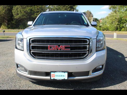 Used 2017 GMC Yukon XL SLT w/ Open Road Package AWD/4WD image 1