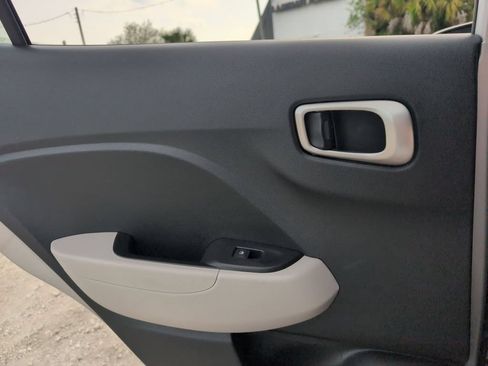Used 2025 Hyundai Venue SEL FWD image 26