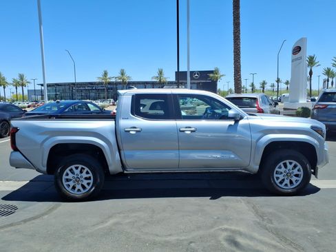 Certified 2025 Toyota Tacoma SR5 AWD/4WD image 3