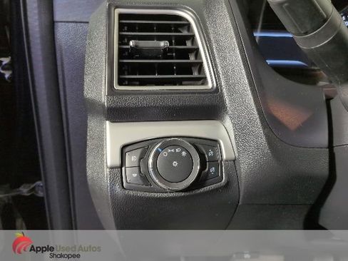 Used 2016 Ford Explorer XLT w/ Equipment Group 202A AWD/4WD image 29