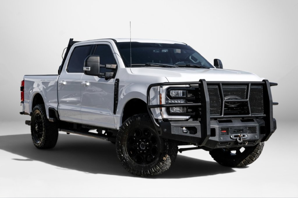 Used 2023 Ford F250 XLT w/ Black Appearance Package AWD/4WD image 4