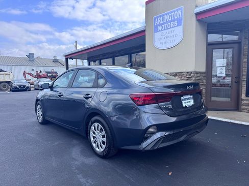Used 2023 Kia Forte LX image 3