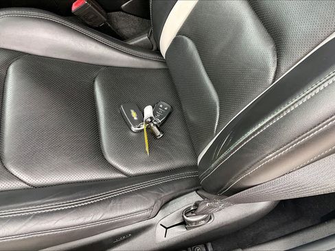 Used 2020 Chevrolet Camaro LT w/ Technology Package RWD image 13