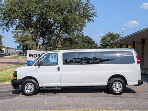Used 2023 Chevrolet Express 3500 LS RWD image 8