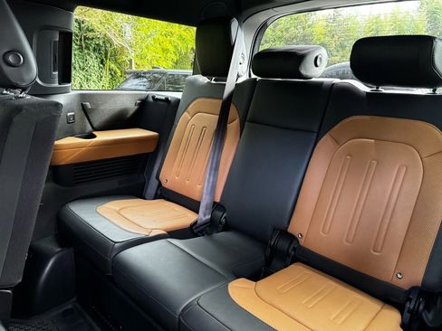 Used 2023 Land Rover Defender 130 X image 22