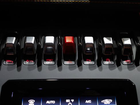 Used 2020 Lamborghini Huracan EVO image 25