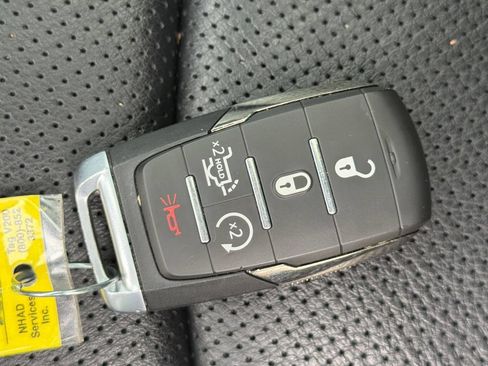 Used 2025 RAM 3500 Limited AWD/4WD image 29