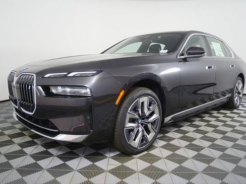 Used 2026 BMW i7 xDrive60 w/ Premium Package RWD image 7