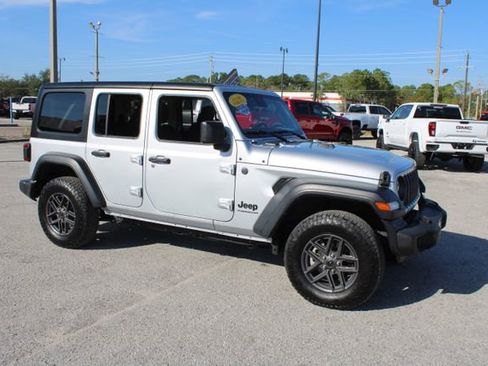Used 2024 Jeep Wrangler Sport S image 13