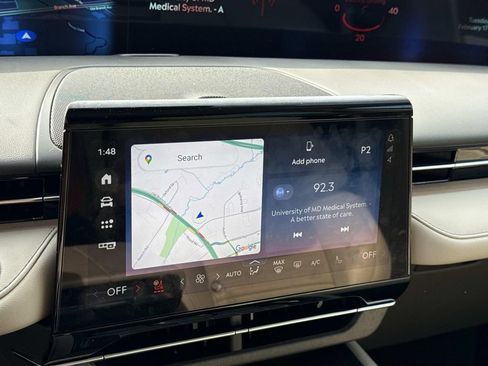 Used 2025 Lincoln Nautilus Reserve image 11