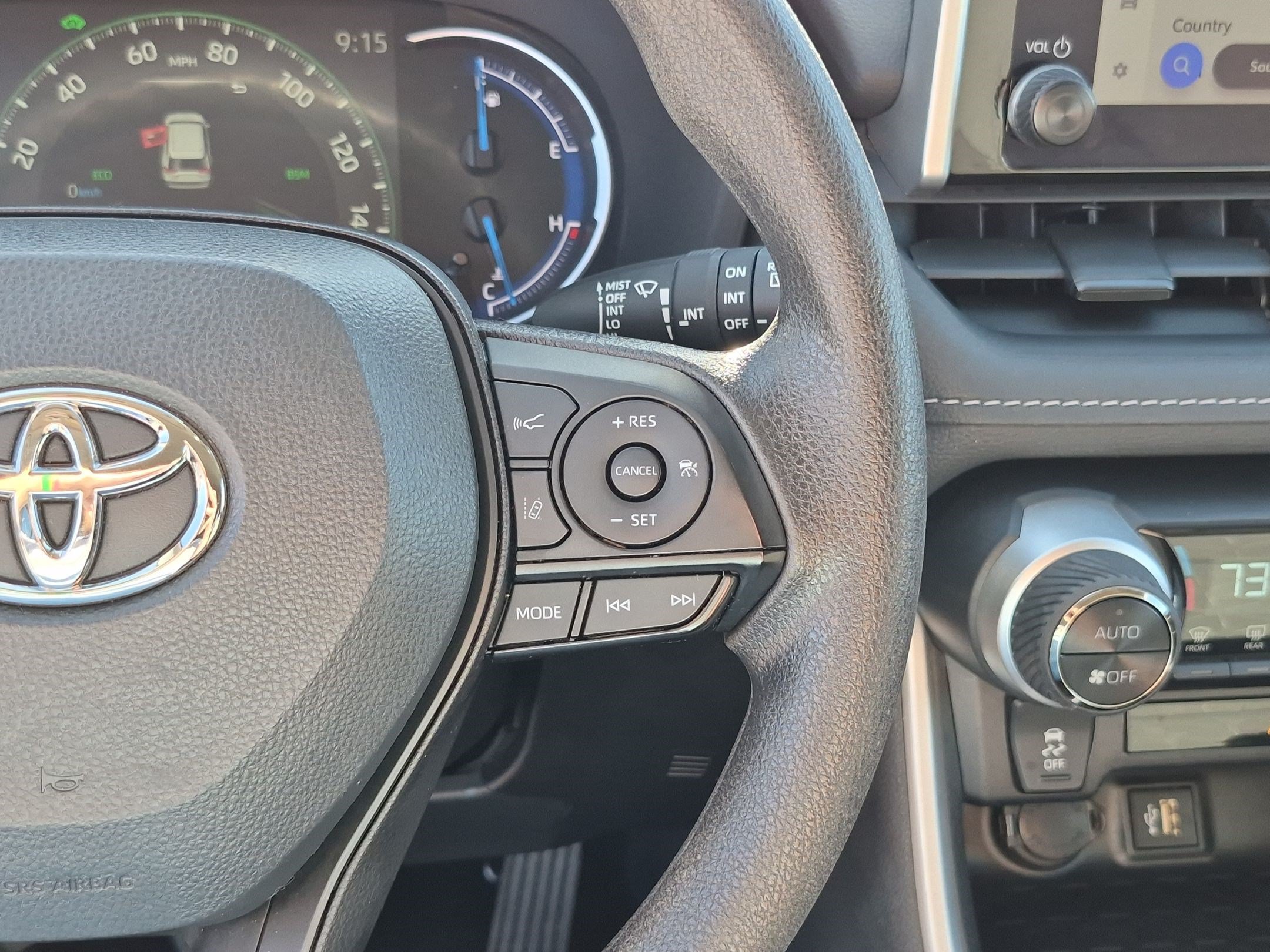 Used 2025 Toyota RAV4 XLE AWD/4WD image 18