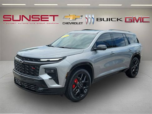 Certified 2024 Chevrolet Traverse RS w/ LPO, Floor Liner Package FWD image 8