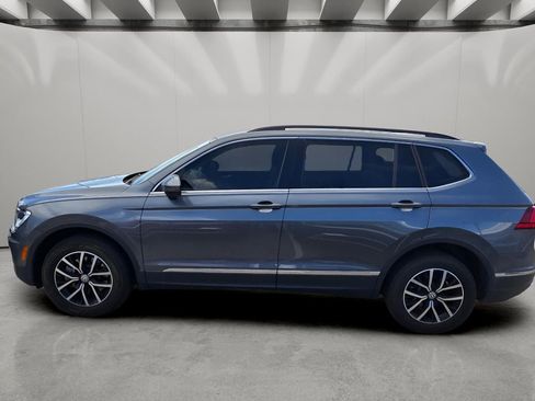 Used 2021 Volkswagen Tiguan SE w/ Panoramic Sunroof Package image 2