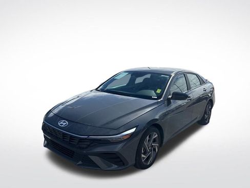 Used 2025 Hyundai Elantra Sport FWD image 1