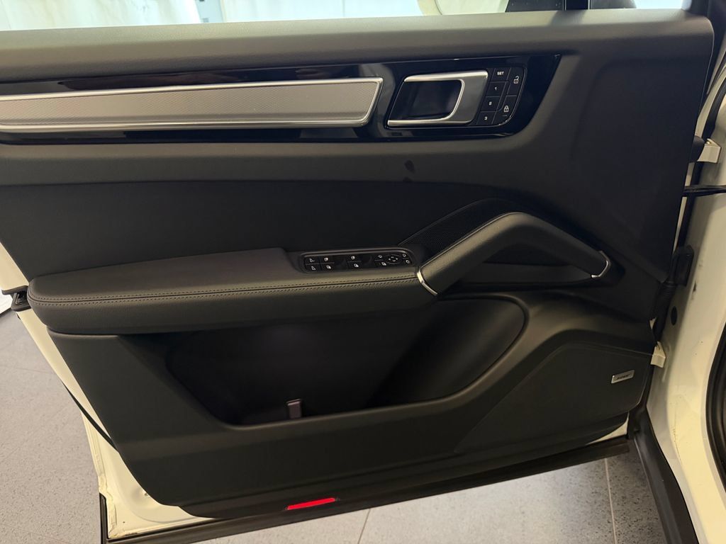Certified 2023 Porsche Cayenne Platinum Edition AWD/4WD image 15