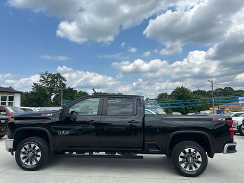 Used 2022 Chevrolet Silverado 2500 LT w/ Texas Edition AWD/4WD image 4