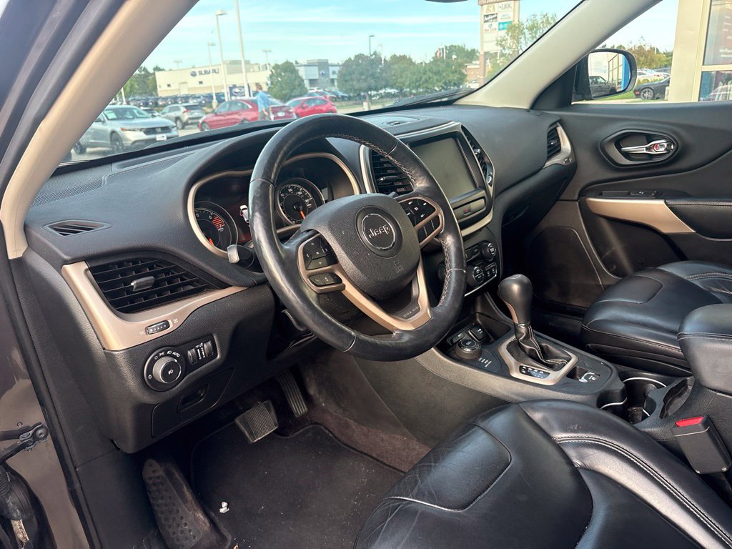 Used 2017 Jeep Cherokee Limited AWD/4WD image 10