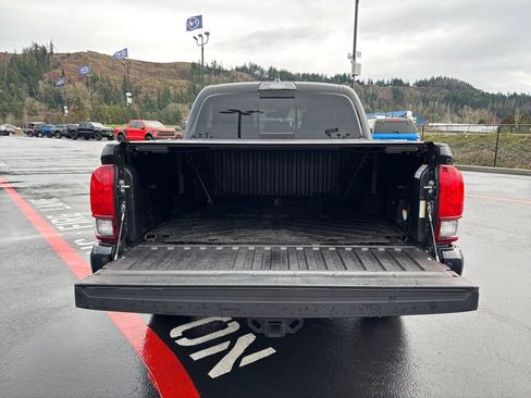 Used 2019 Toyota Tacoma TRD Off-Road w/ TRD Premium Off Road Package image 25