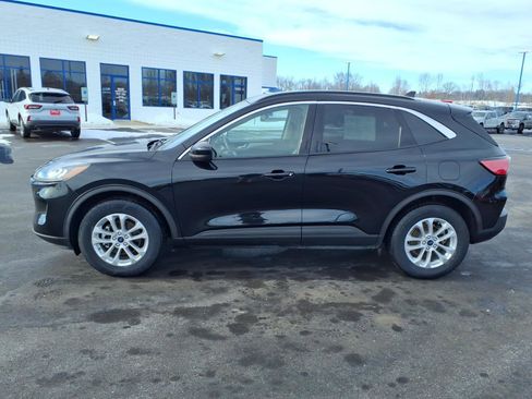 Used 2020 Ford Escape SE image 2