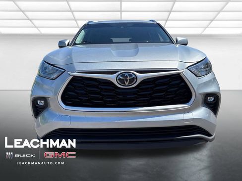 Used 2020 Toyota Highlander XLE AWD/4WD image 9
