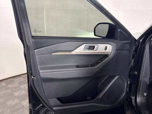 Used 2025 Ford Explorer Active AWD/4WD image 13