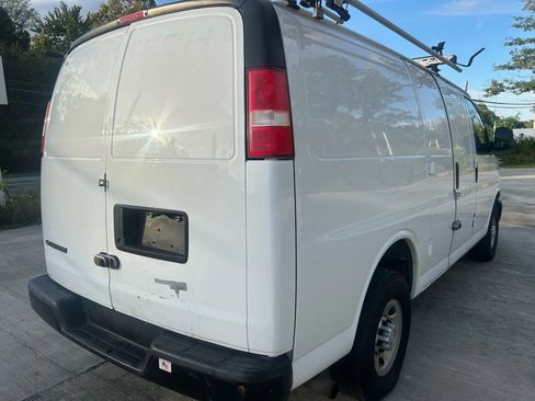 Used 2017 Chevrolet Express 2500 image 9