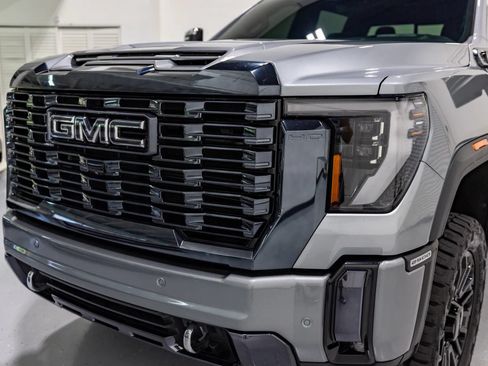 Used 2024 GMC Sierra 2500 Denali Ultimate AWD/4WD image 6