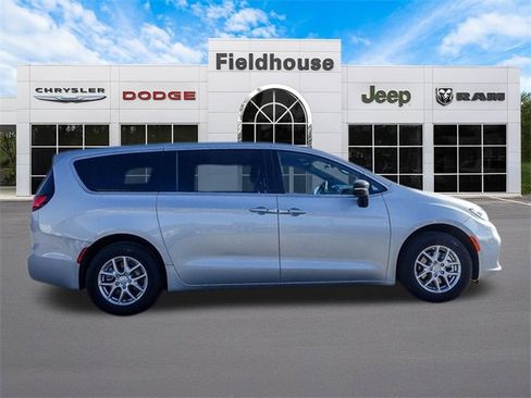 New 2026 Chrysler Pacifica Select image 31
