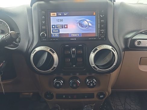 Used 2014 Jeep Wrangler Unlimited Sahara w/ Connectivity Group image 29