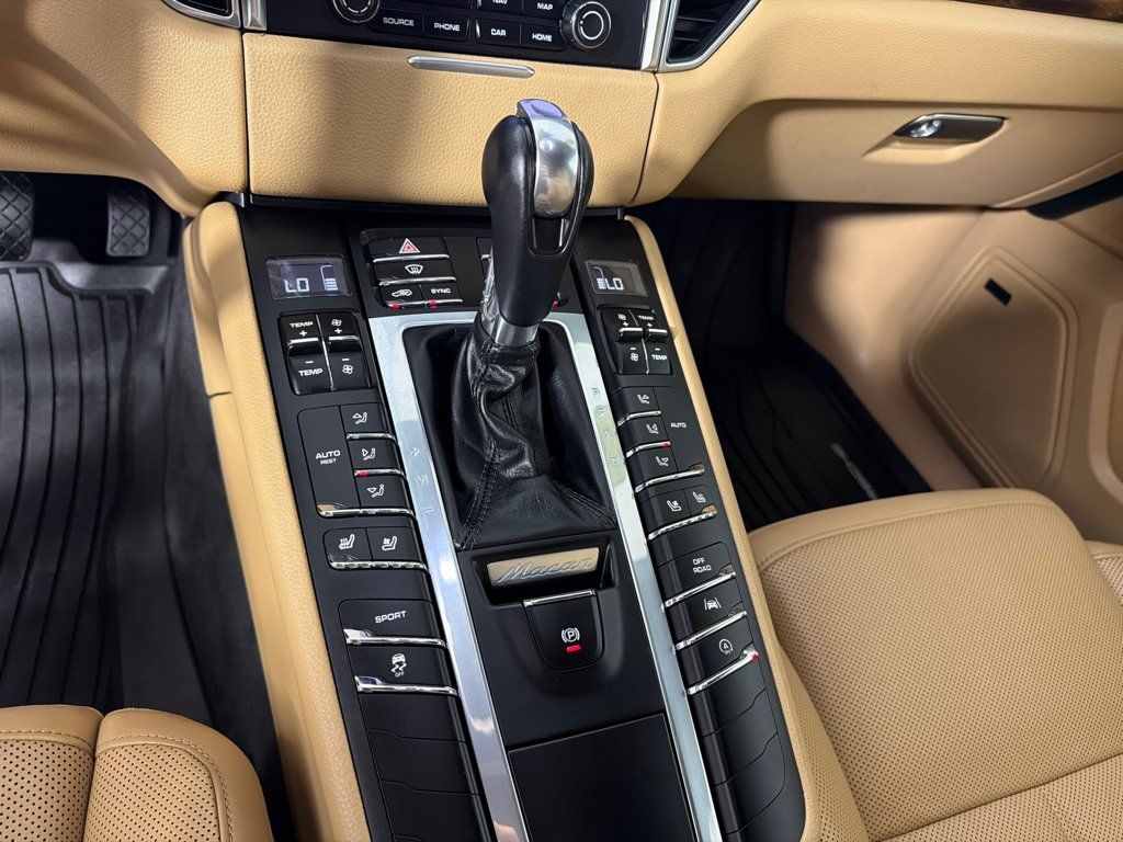 Used 2018 Porsche Macan AWD/4WD image 19