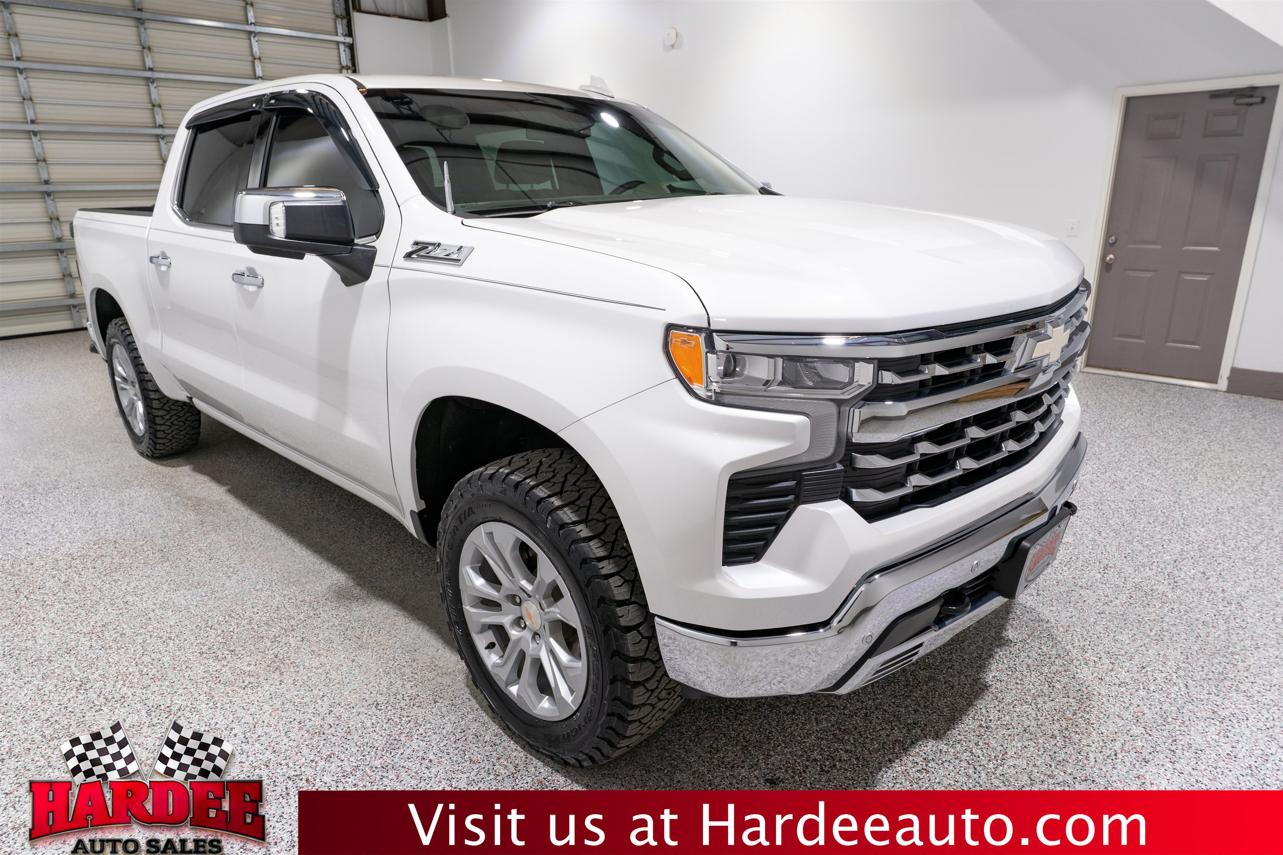 Used 2025 Chevrolet Silverado 1500 LTZ AWD/4WD image 6