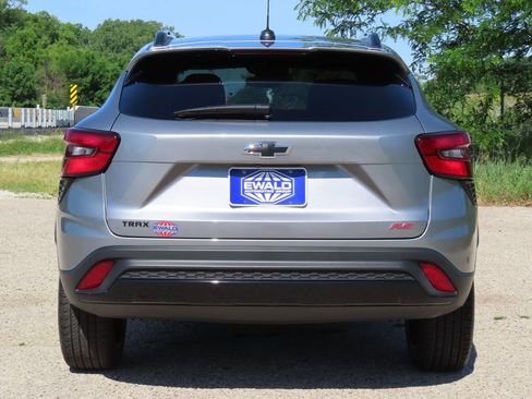 Certified 2024 Chevrolet Trax RS w/ Sunroof Package FWD image 15