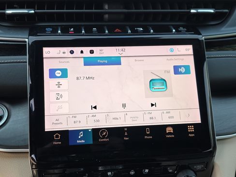 Certified 2023 Jeep Grand Cherokee 4WD 4xe w/ Luxury Tech Group II image 19