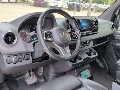 Used 2019 Mercedes-Benz Sprinter 2500 image 10
