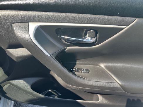 Used 2016 Nissan Altima 2.5 SV w/ Convenience Package FWD image 13