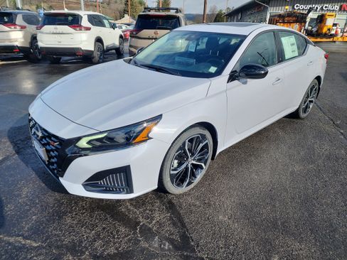 New 2025 Nissan Altima 2.5 SR image 4