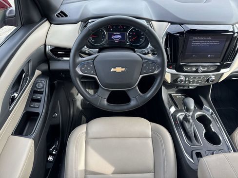 Used 2023 Chevrolet Traverse LT w/ Rear Camera Mirror Package image 28