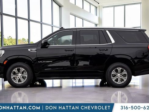 Used 2022 GMC Yukon SLE AWD/4WD image 2