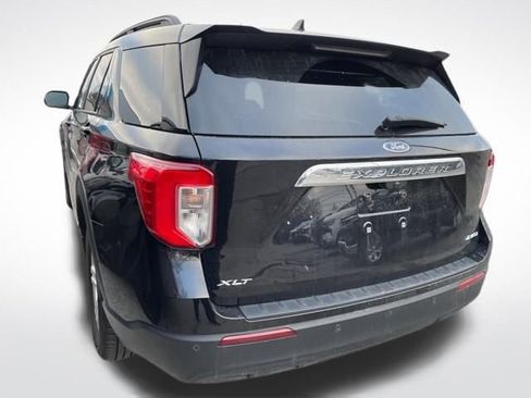 Used 2023 Ford Explorer XLT image 6