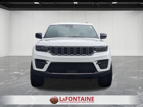 Used 2025 Jeep Grand Cherokee Laredo X w/ Luxury Tech Group I AWD/4WD image 8