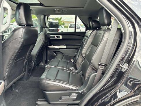 Used 2023 Ford Explorer XLT w/ Equipment Group 202A AWD/4WD image 18