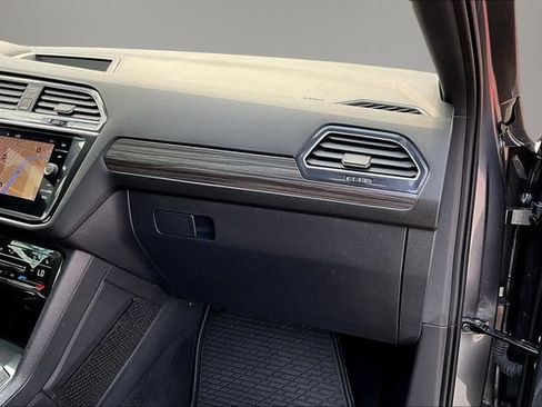 Certified 2024 Volkswagen Tiguan SEL R-Line AWD/4WD image 28