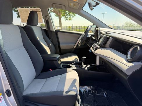 Used 2015 Toyota RAV4 LE AWD/4WD image 16